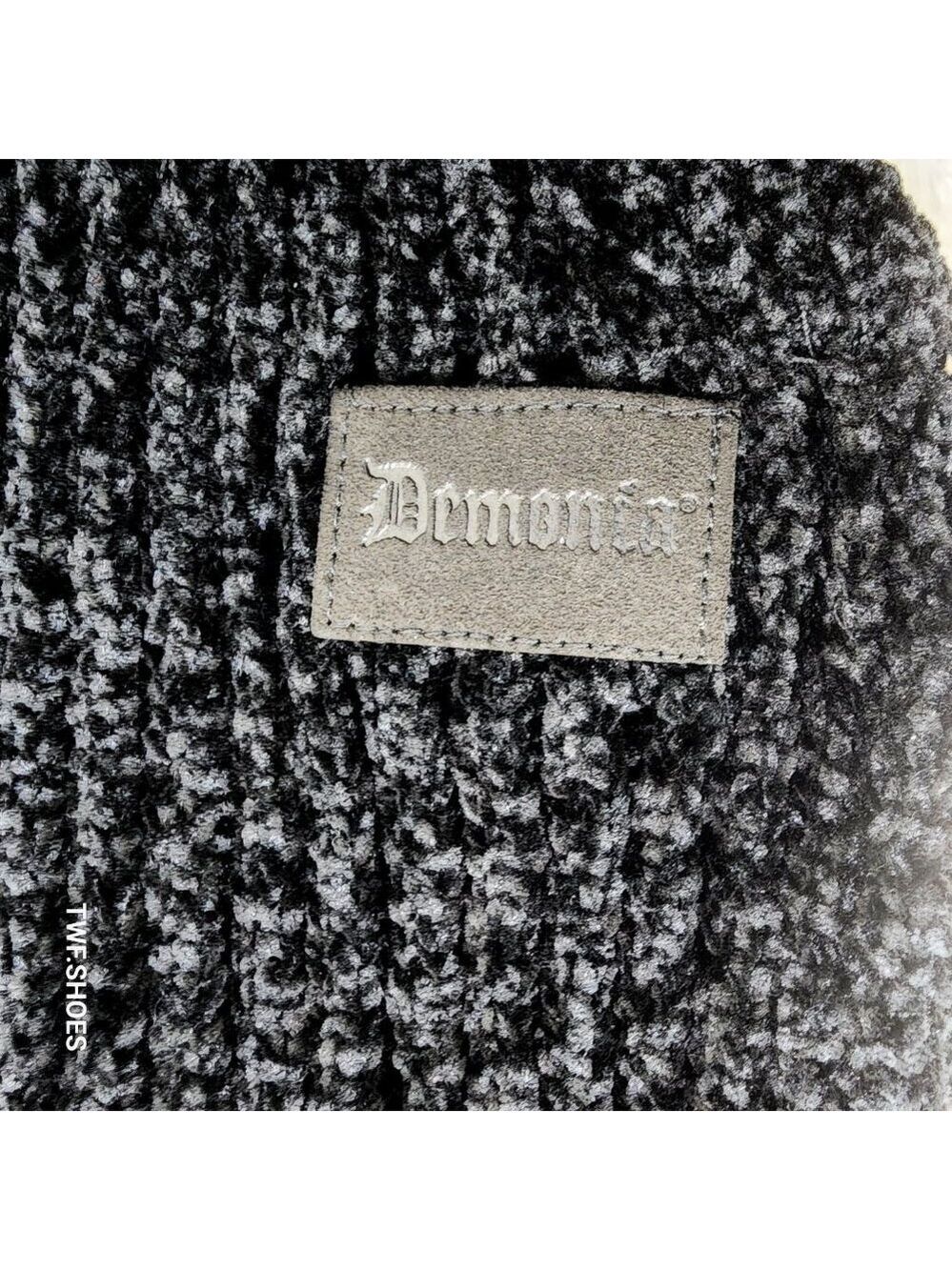 Demonia Official Limited Promotional Hat Gloves Extra Long Scarf Gift Set - Picture 5 of 6